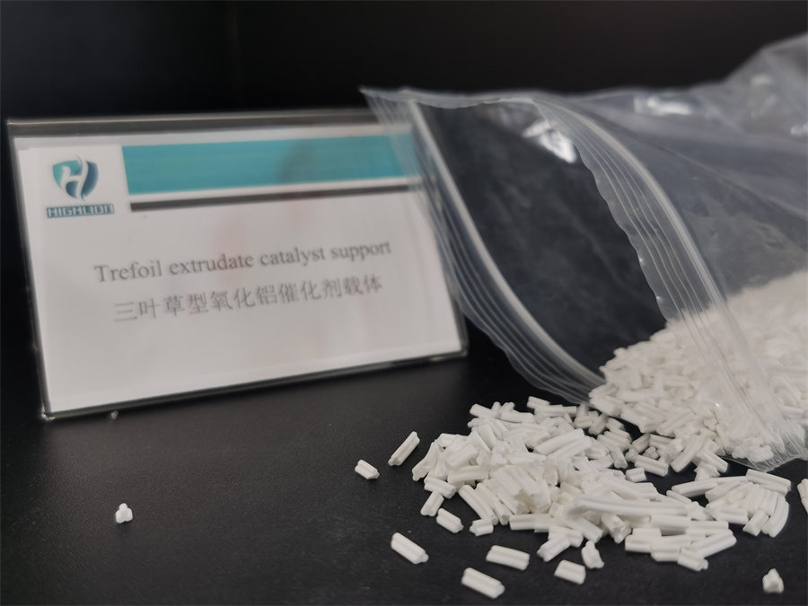 Three-lobed extrudate alumina catalyst carrier